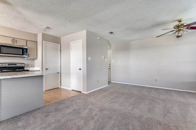 Building Photo - Charming 2-Bedroom Townhome in North Irving with Spacious 2-Car Garage