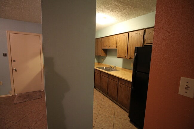 Building Photo - 2331 Justin Ln