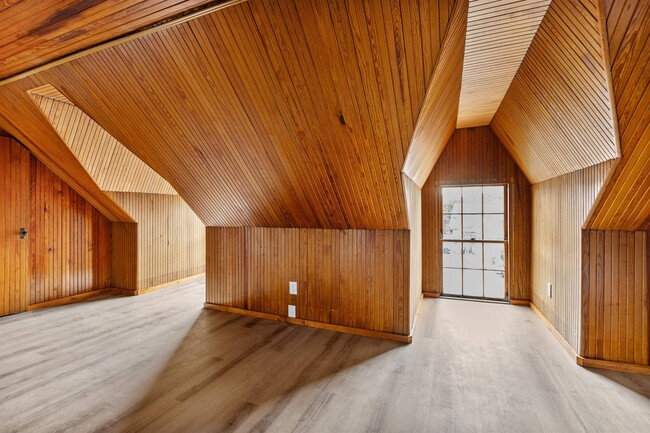 Building Photo - 109 Pleasant St