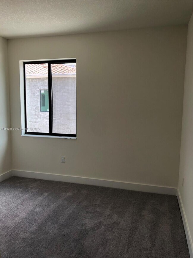 Building Photo - 4757 NW 83rd Pkwy