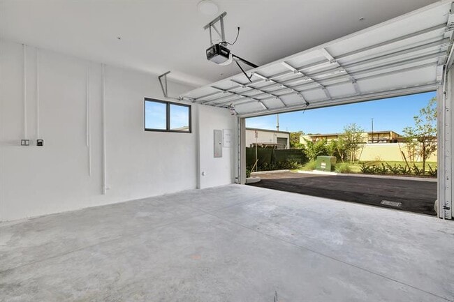 Building Photo - 4208 NE 7th Terrace