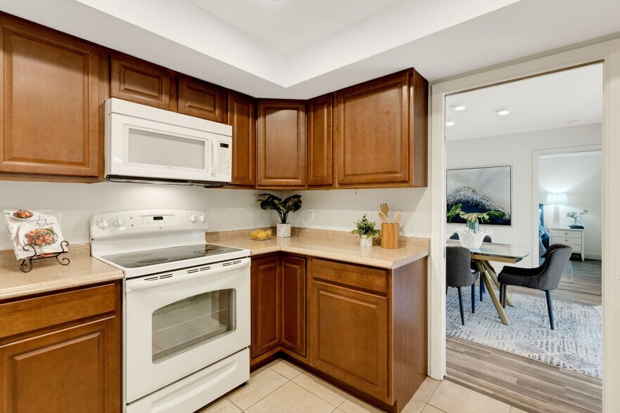 Building Photo - 1100 Pinellas Point Dr S