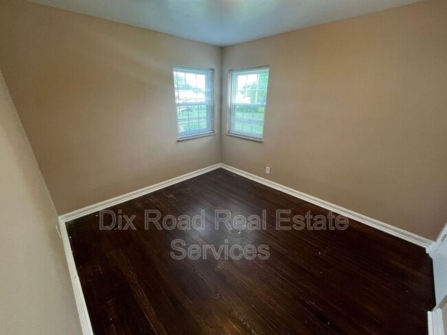 Building Photo - 583 Smiley Ave