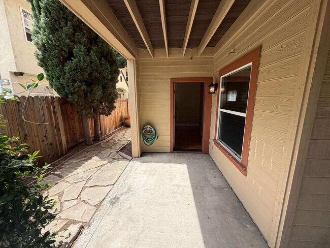 Building Photo - 4 Bedroom | 3.5 Bathroom | Single family home in Downtown Sacramento