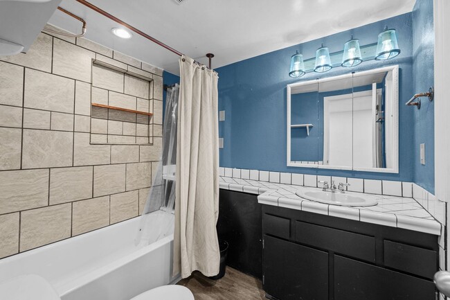 Building Photo - Meticulously UpdatedComstock Rancher!