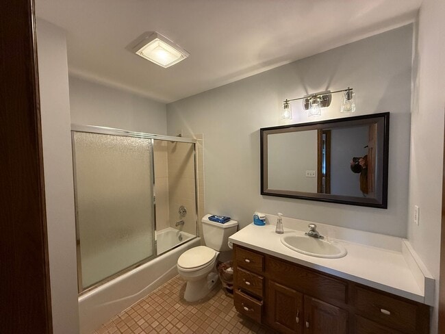 Building Photo - Bloomington 4 Bed 3 Bath SF Home available...