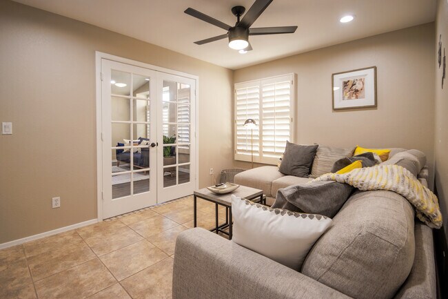 Building Photo - 4027 E Cathedral Rock Dr