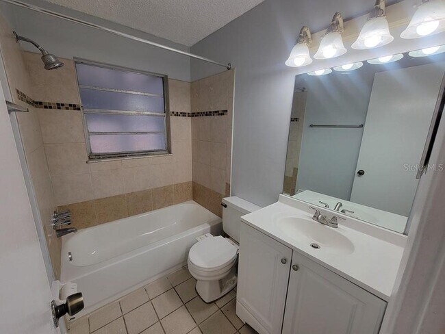 Building Photo - 6922 Westend Ave