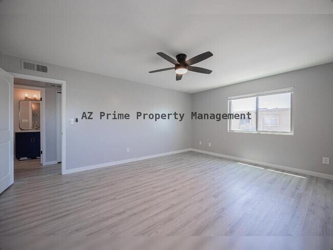 Building Photo - 4403 E Riverside St
