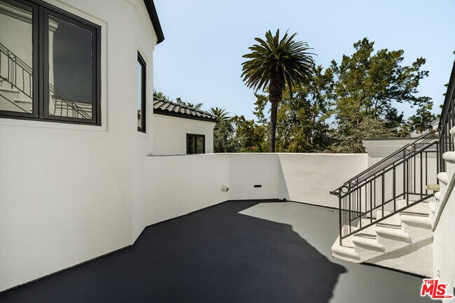 Building Photo - 609 21st Pl