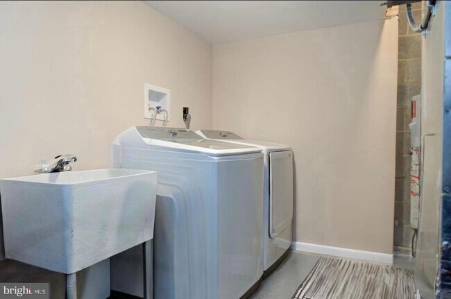 Building Photo - 8015 Steeple Chase Ct