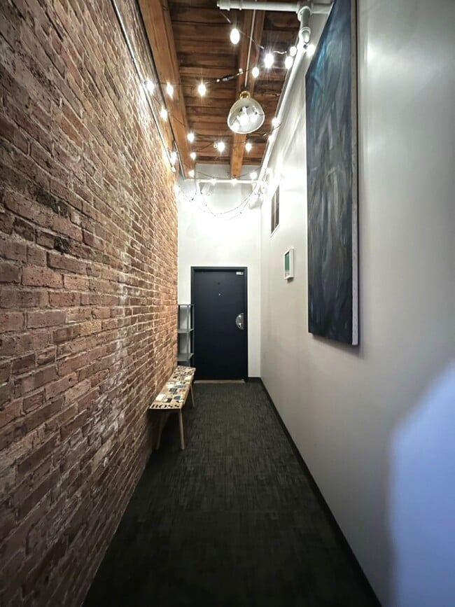 Building Photo - 331 S Peoria St