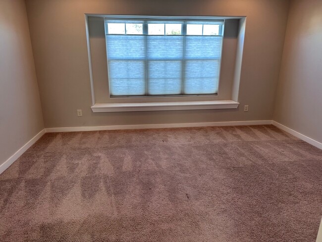 Building Photo - 5820 Bryan Pkwy