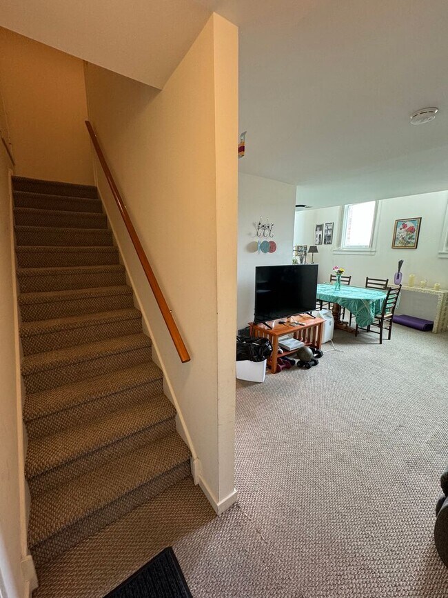 Building Photo - One Bedroom in Downtown Emmaus