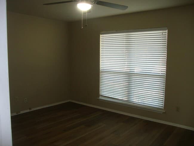 Building Photo - 11505 Barrington Way