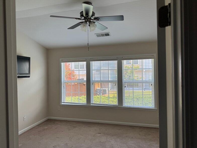 Building Photo - 1044 Annazanes Ct