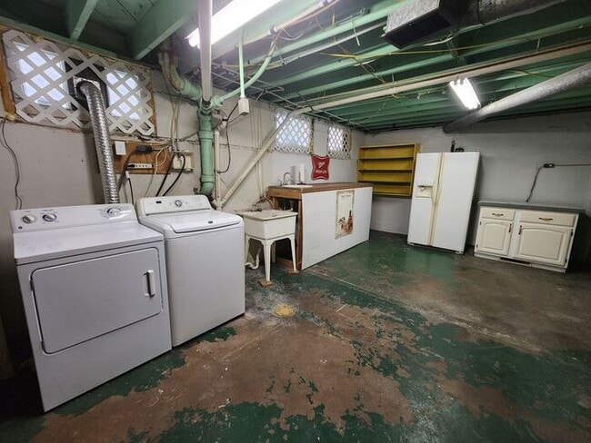 Building Photo - 1/2 Off First Months Rent for Qualifying Applicants.