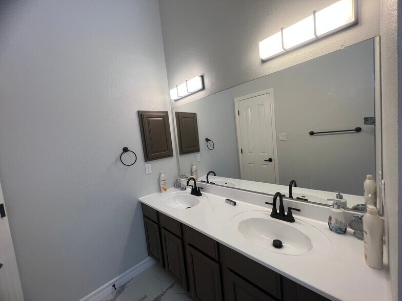 Building Photo - 485 Jeweled Mesa Ct
