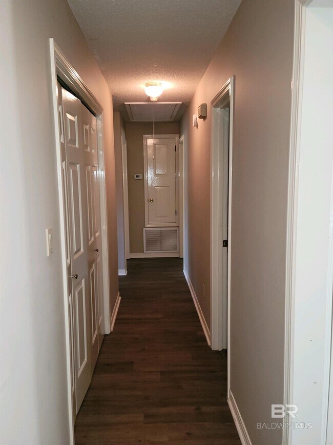 Building Photo - 459 Ridgewood Dr