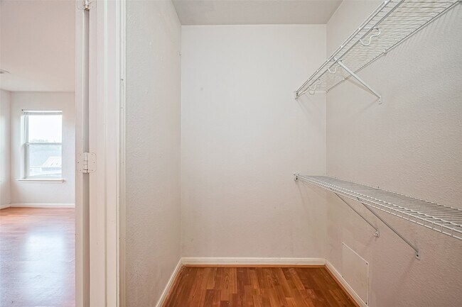Building Photo - 12927 Pale Ivy Ln