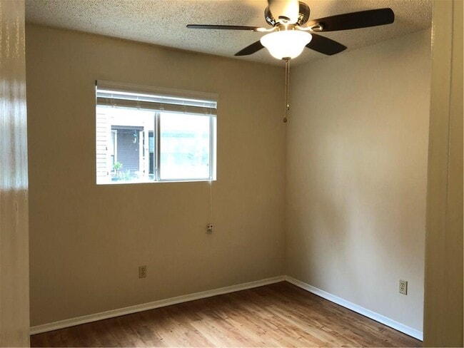 Building Photo - 6907 Woodhue Dr