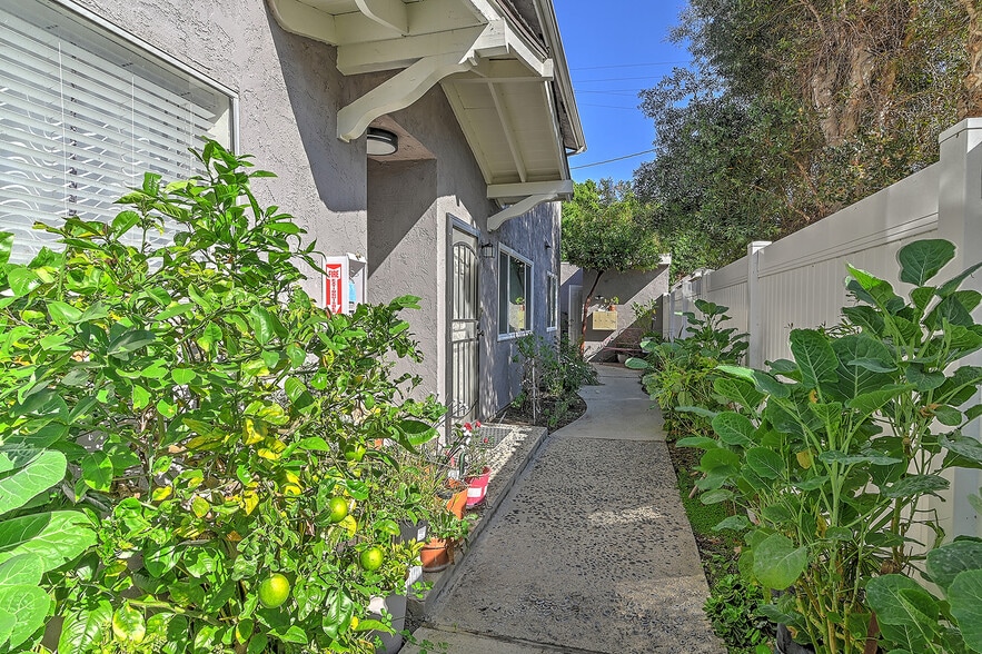 Walkway to unit2 - 338 Orizaba Ave