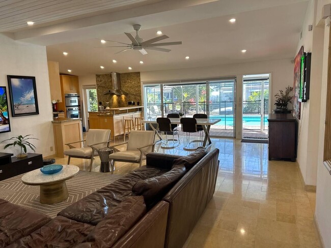 Building Photo - 2524 Gulfstream Ln