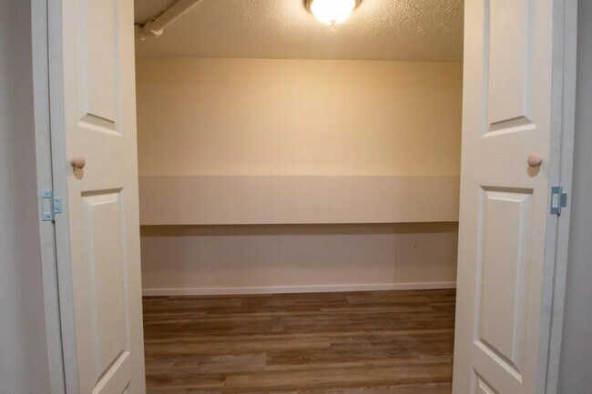 Building Photo - 4 Bedroom 3 Bathroom 2 Car Garage