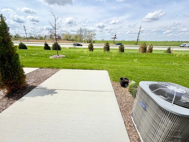 Building Photo - 331 Red Oak Cir