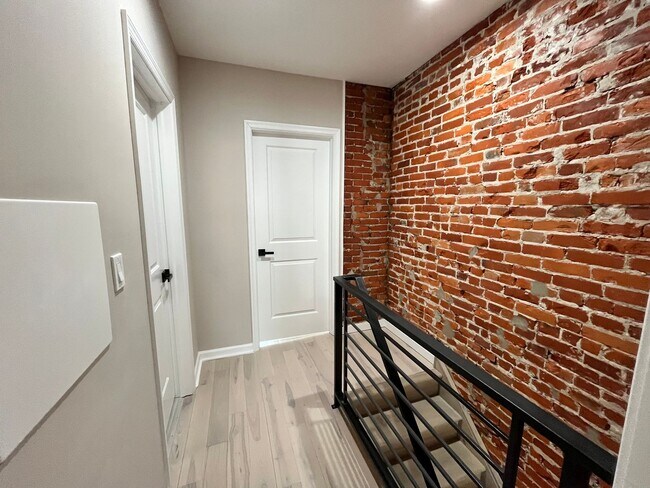 Building Photo - 1416 N Dover St