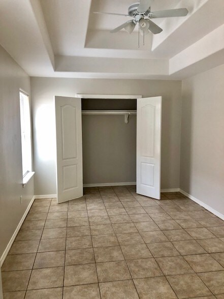 Building Photo - 724 S O'Hare Dr