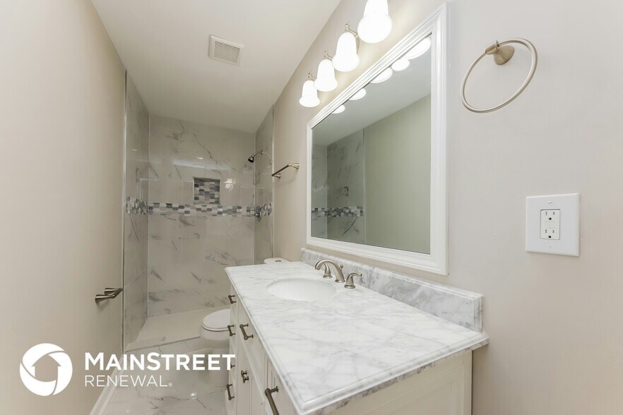 Building Photo - 3539 Meadowview Dr