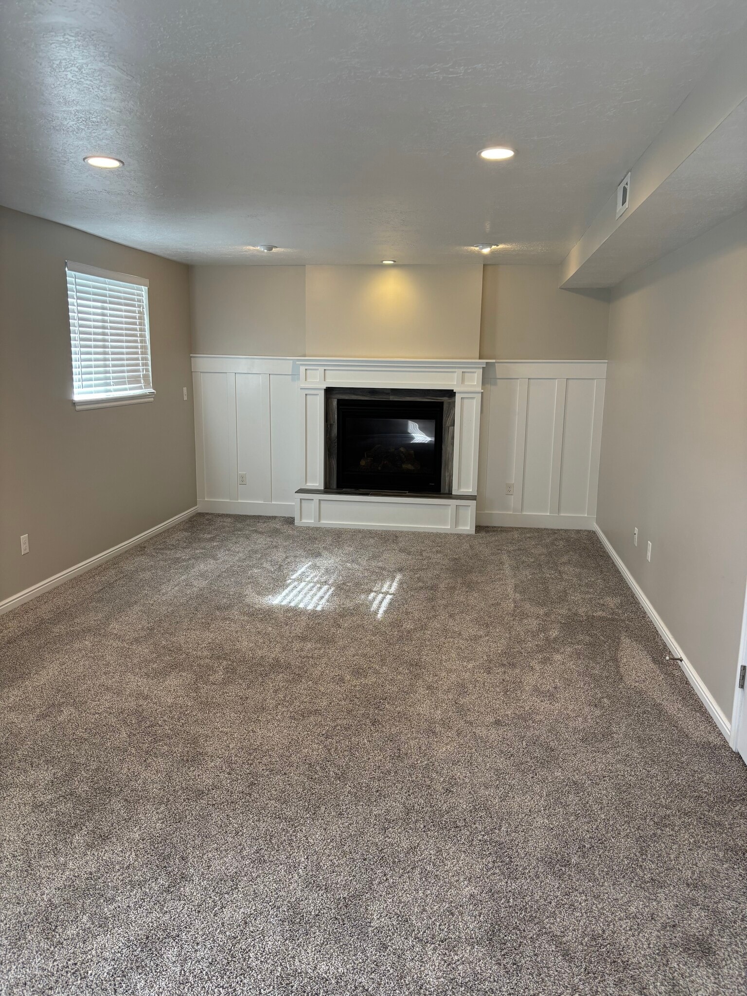 Family Room - 111 E 900 S