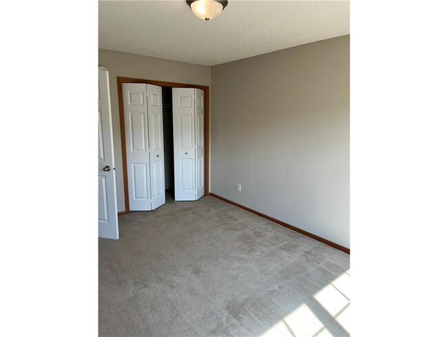 Building Photo - 7211 Jewel Ln N