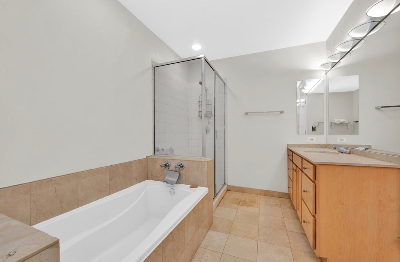 Building Photo - 550 W Fulton St