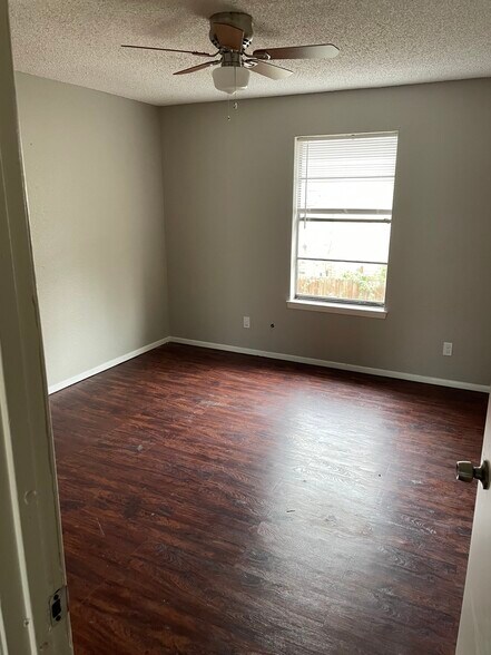 Building Photo - 8110 Foxfire Ln