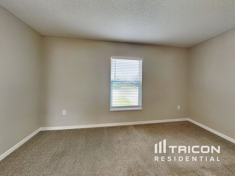 Building Photo - 3013 Whispering Trails Dr