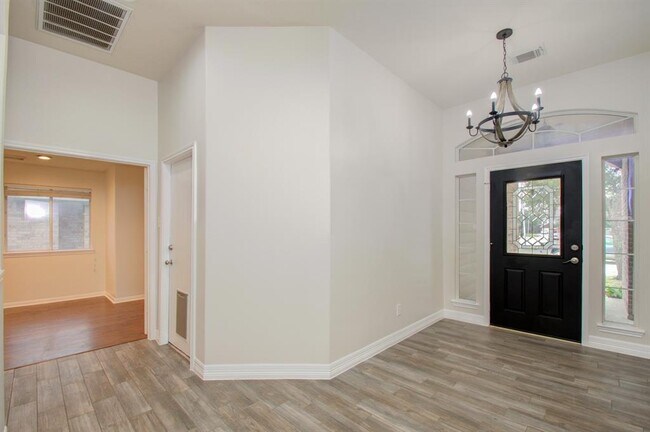 Building Photo - 10327 Ponderosa Pine St
