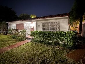 Building Photo - 3600 SW 26th St