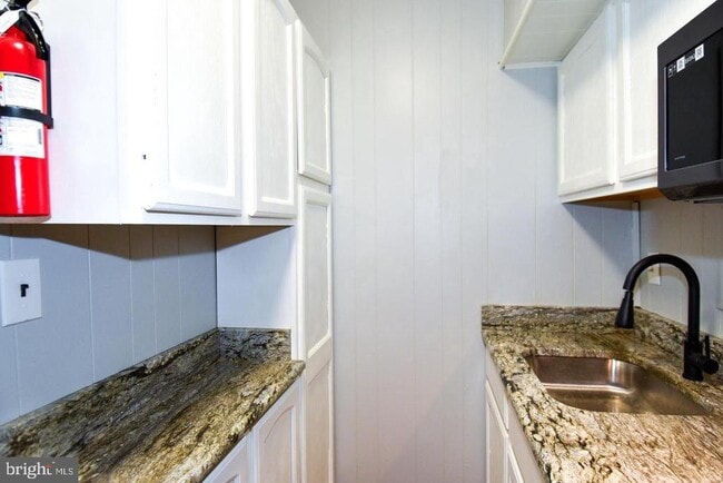 Building Photo - 204 34th St NE