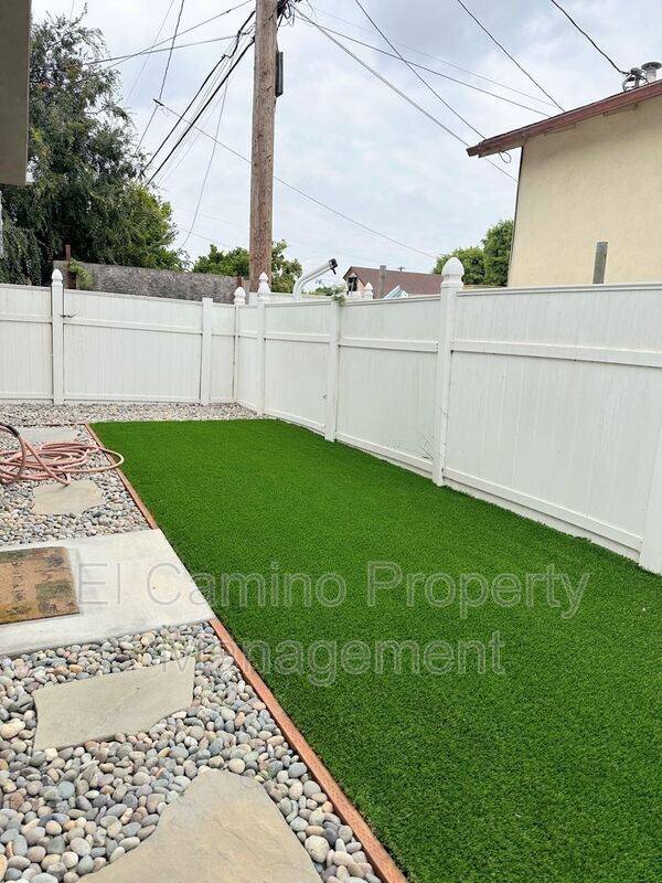 Building Photo - 8147 San Carlos Ave