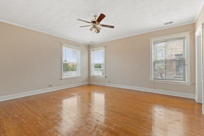 Building Photo - 940 E 48th St