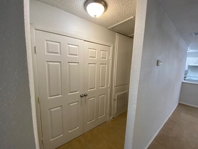 Building Photo - Comfortable 2BR/1BA- Home Available Now!