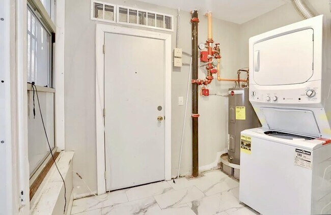 Building Photo - 2866 John F. Kennedy Blvd