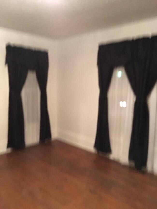 Building Photo - 236 W Broadway St