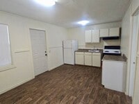 Building Photo - One Bedroom Efficiency