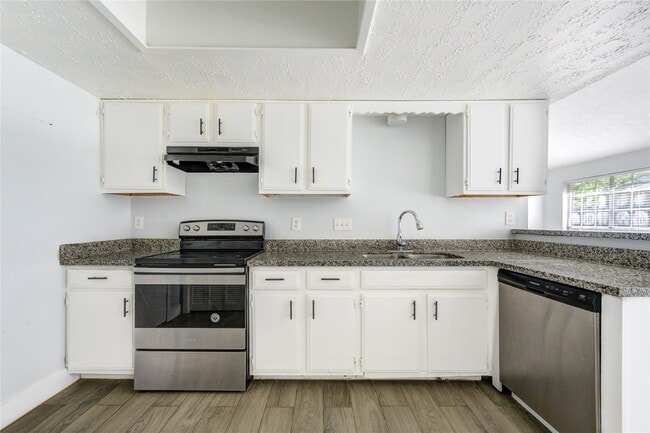 Building Photo - 7506 Stone Pine Ln