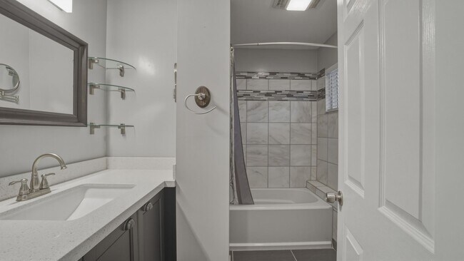 Building Photo - Wasatch Blvd Gem!! Hot Tub, Sauna, & Trails in Top SLC Location