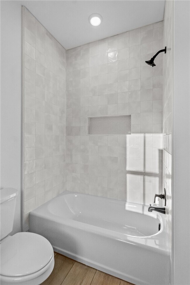 Building Photo - 588 S Willow Ave