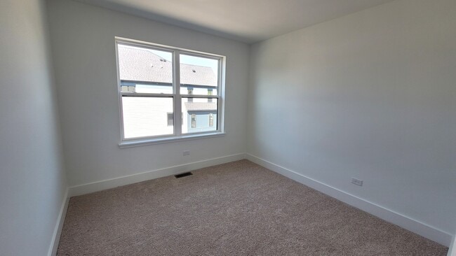 Building Photo - 8377 Mulberry Ave